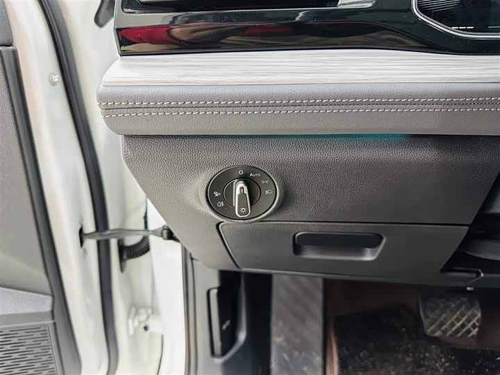 Фото 14 - Volkswagen Sagitar L