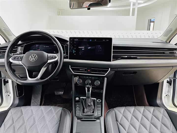 Фото 8 - Volkswagen Sagitar L