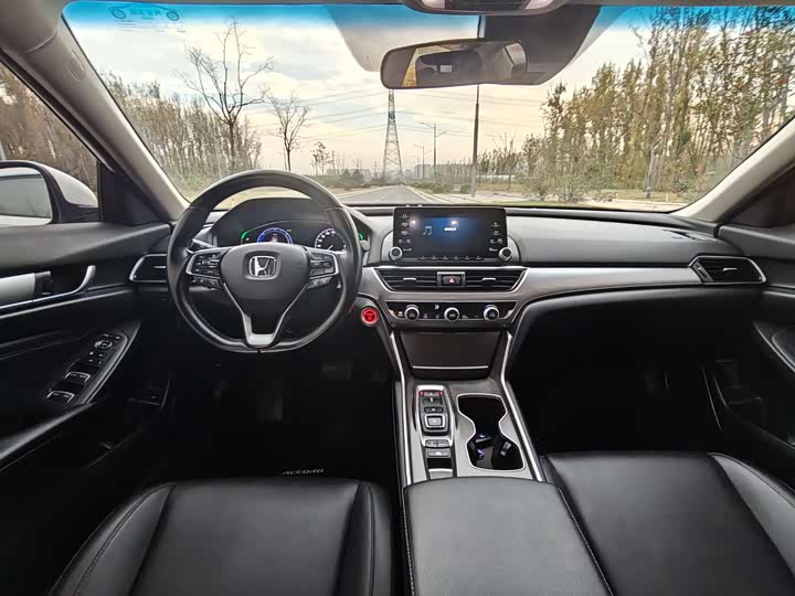 Фото 10 - Honda Accord