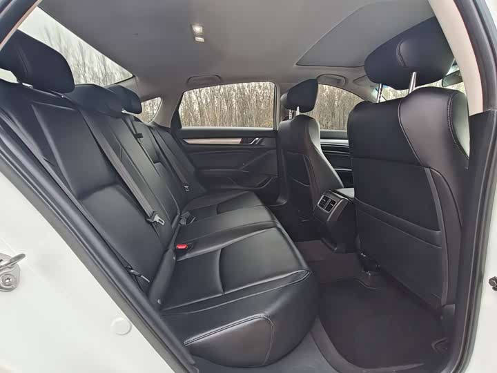 Фото 11 - Honda Accord