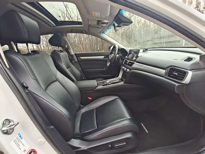 Фото 12 - Honda Accord