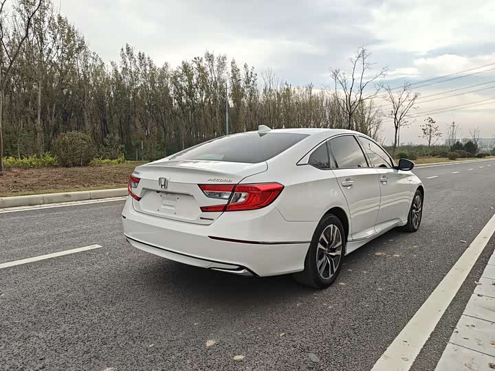 Фото 7 - Honda Accord