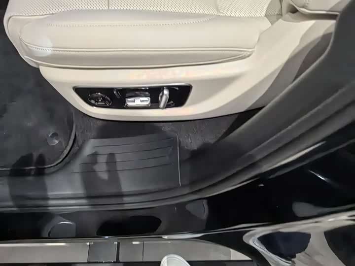 Фото 14 - LiXiang L9