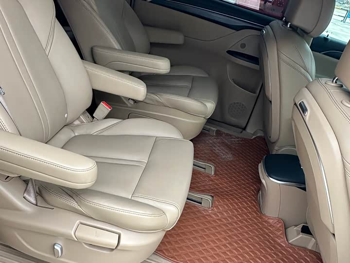 Фото 10 - Buick GL8 ES