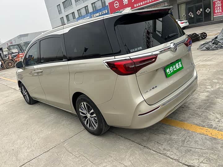 Фото 18 - Buick GL8 ES