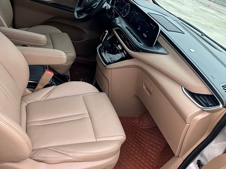 Фото 4 - Buick GL8 ES