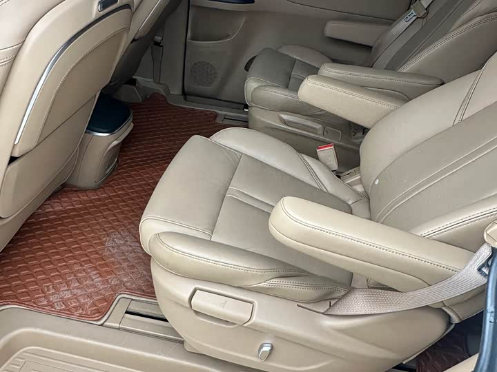 Фото 7 - Buick GL8 ES