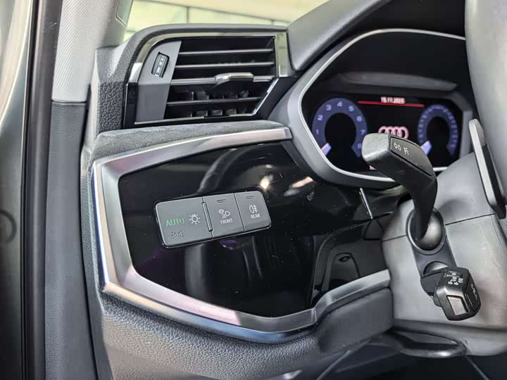 Фото 10 - Audi Q3