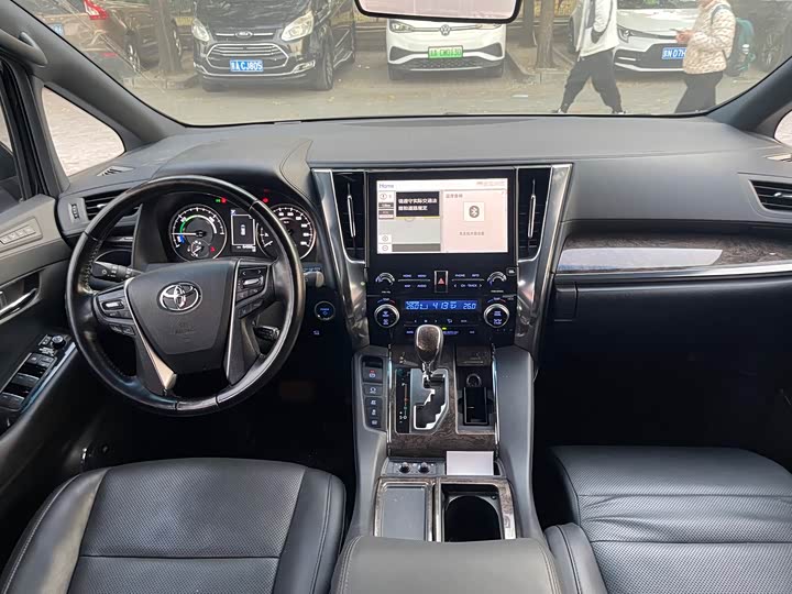 Фото 10 - Toyota Vellfire