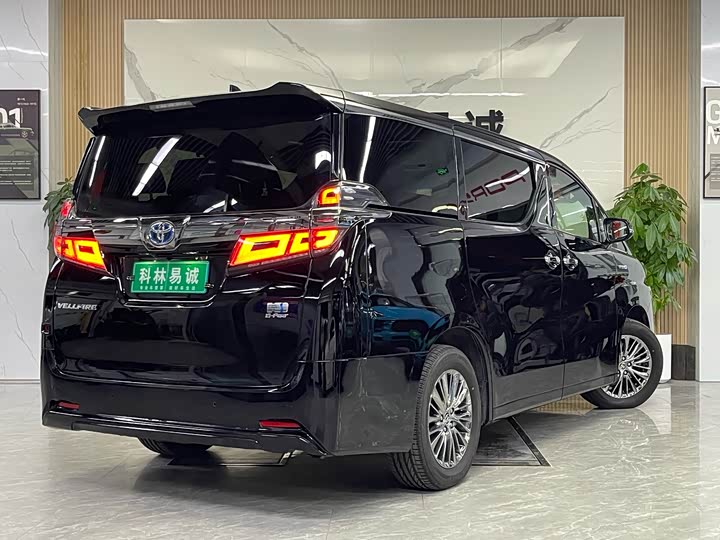 Фото 11 - Toyota Vellfire