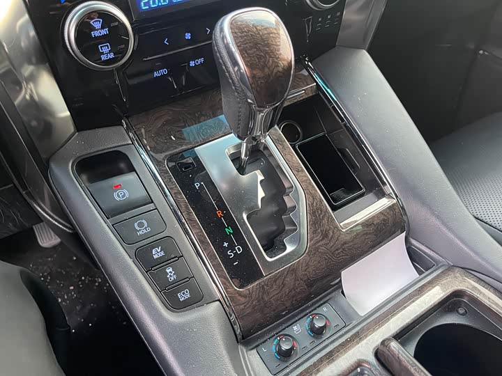 Фото 7 - Toyota Vellfire