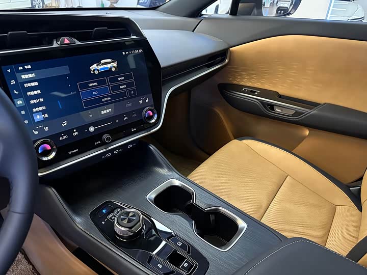 Фото 17 - Lexus RZ