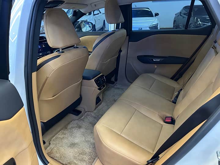 Фото 20 - Lexus RZ