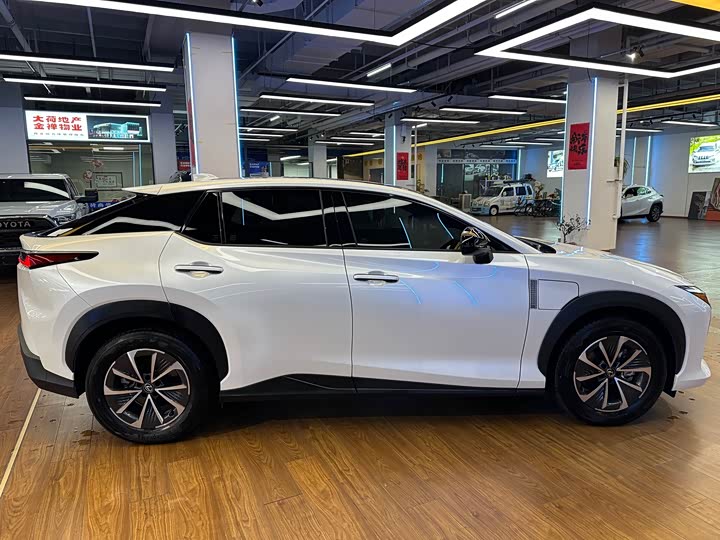 Фото 5 - Lexus RZ