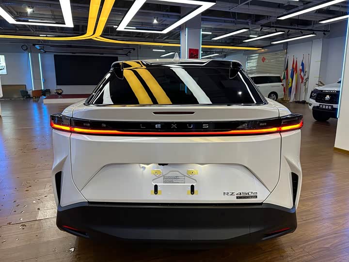 Фото 7 - Lexus RZ