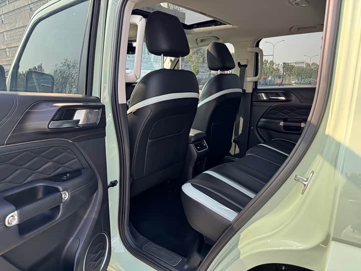 Фото 10 - Tank 300