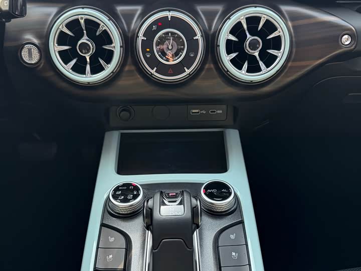 Фото 18 - Tank 300