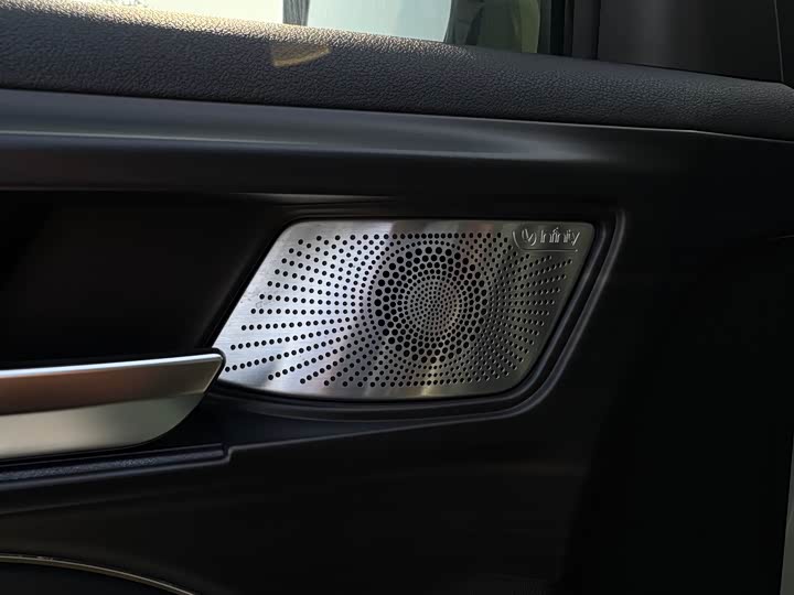 Фото 8 - Tank 300