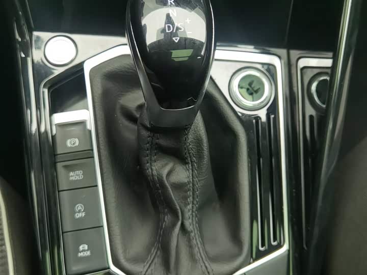 Фото 13 - Volkswagen Tayron X