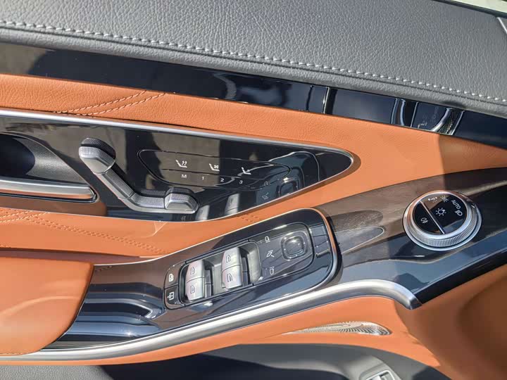 Фото 13 - Mercedes-Benz Maybach S-Class