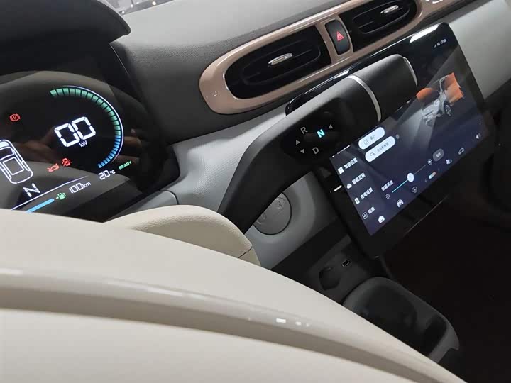 Фото 14 - Leapmotor T03