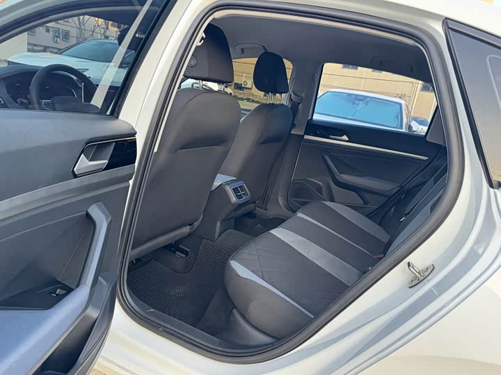 Фото 9 - Volkswagen Lavida