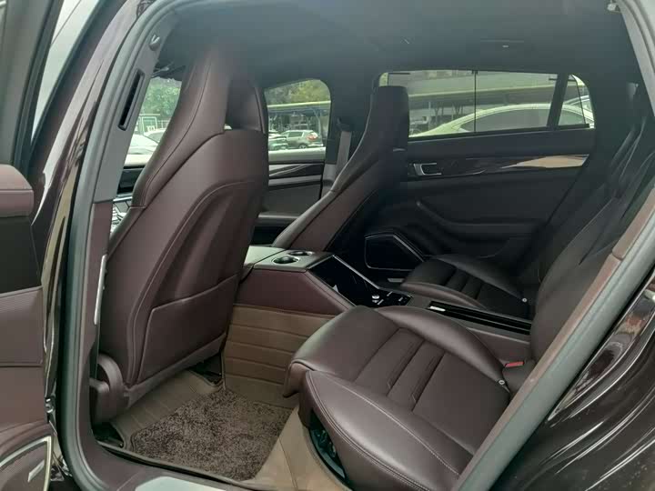 Фото 14 - Porsche Panamera