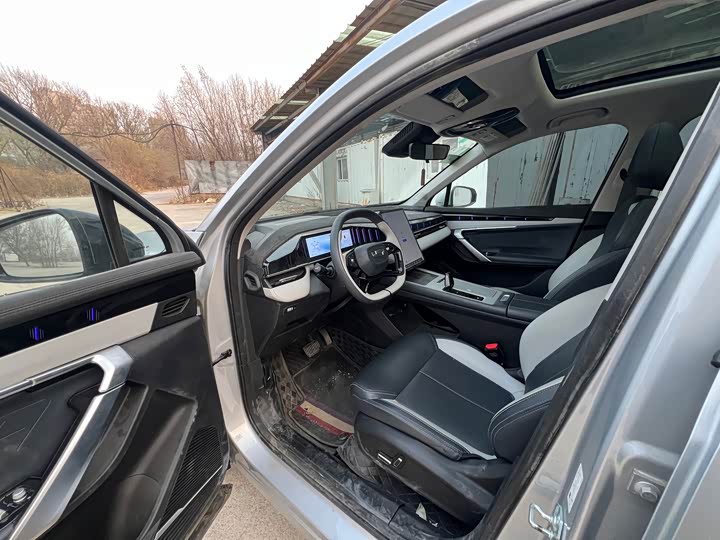 Фото 10 - Geely Atlas L