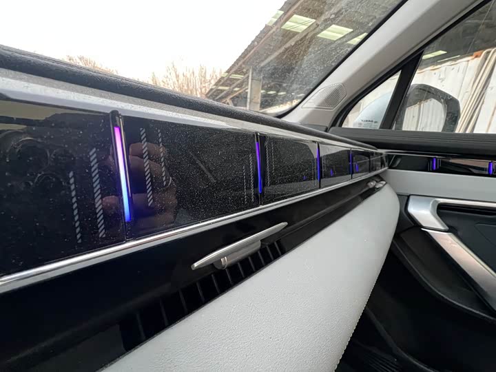 Фото 11 - Geely Atlas L