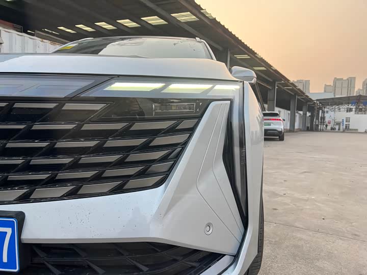 Фото 13 - Geely Atlas L