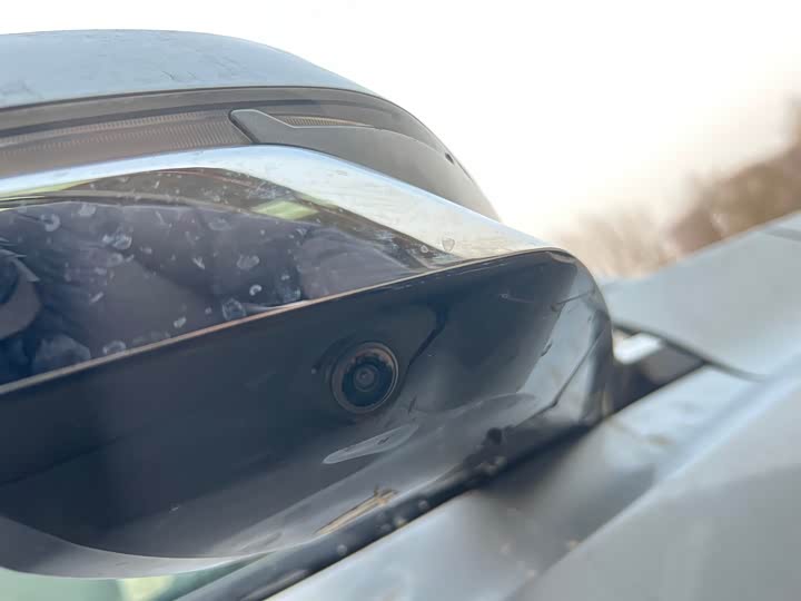 Фото 16 - Geely Atlas L