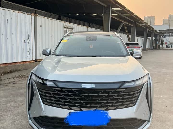 Фото 2 - Geely Atlas L