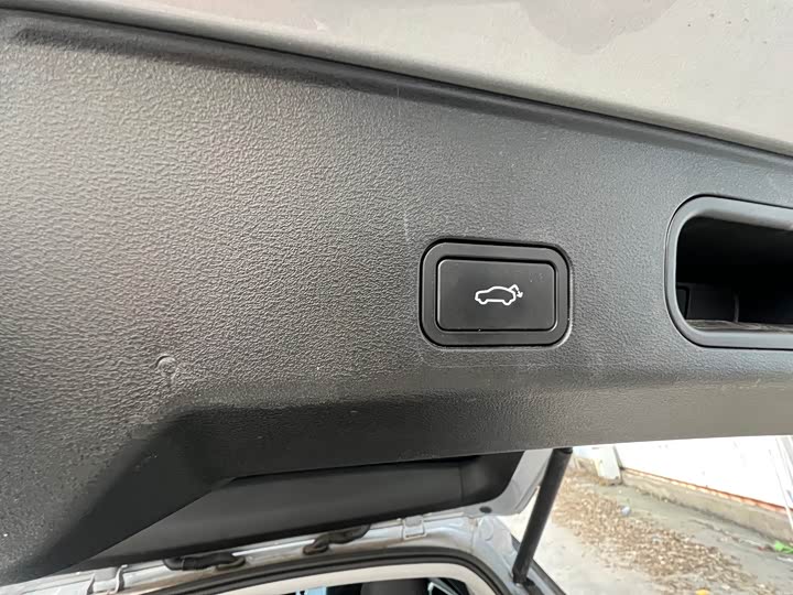 Фото 7 - Geely Atlas L