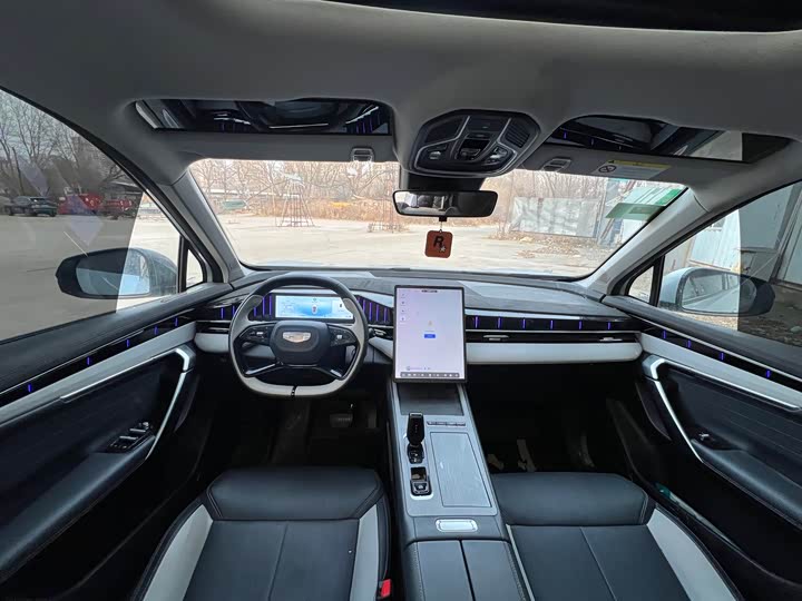 Фото 9 - Geely Atlas L