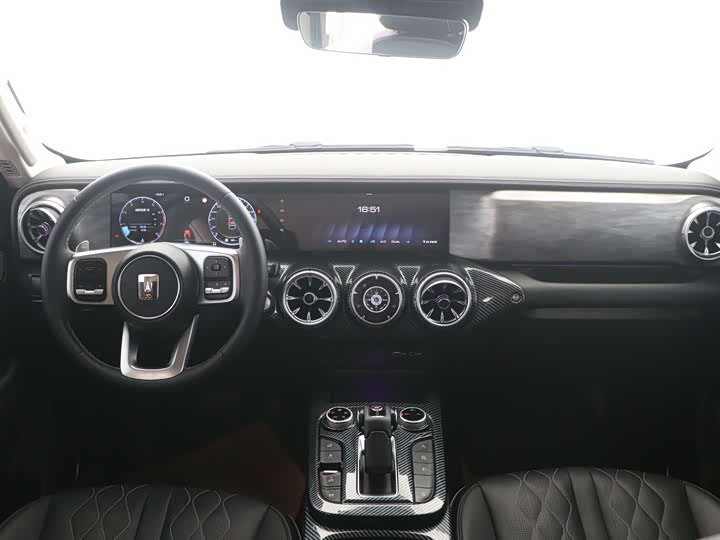 Фото 10 - Tank 300