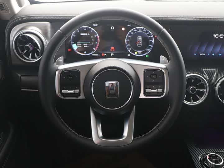 Фото 9 - Tank 300