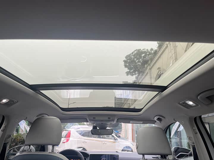 Фото 10 - Volkswagen Tharu