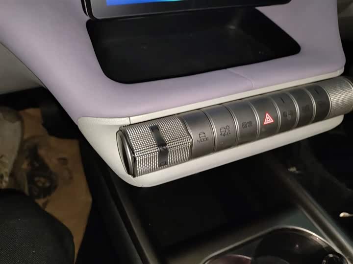 Фото 14 - BYD Dolphin