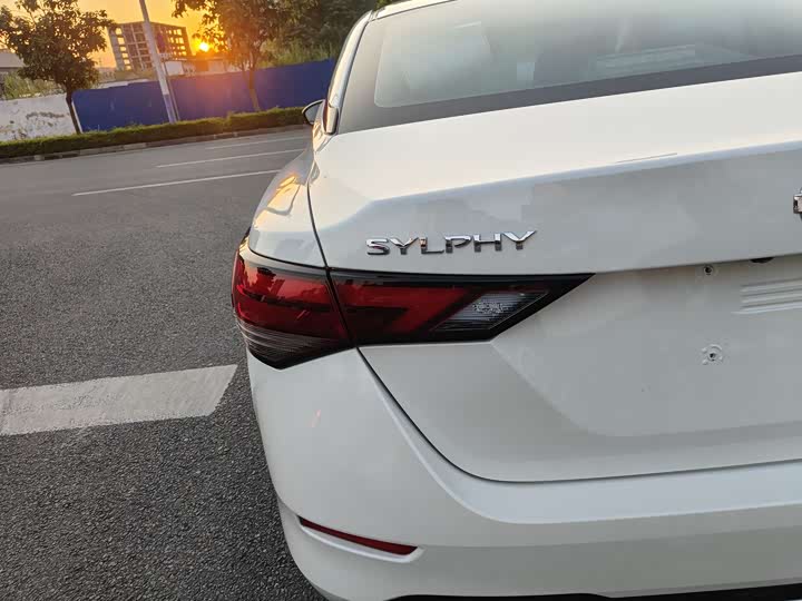 Фото 21 - Nissan Sylphy