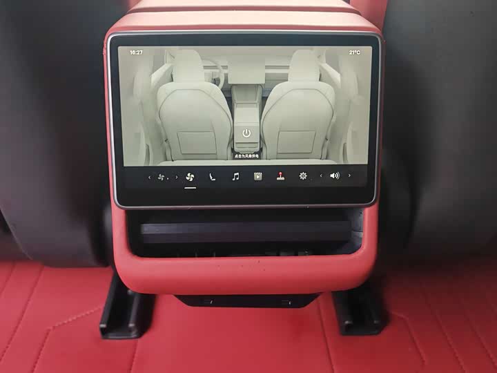 Фото 10 - Tesla Model 3