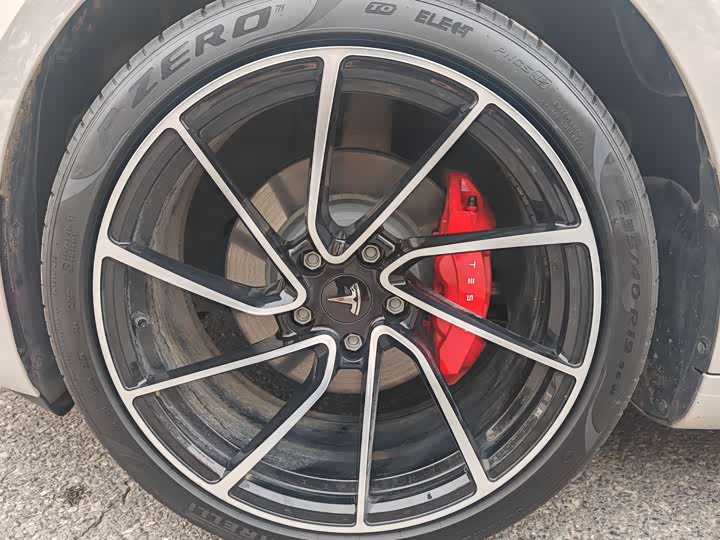 Фото 13 - Tesla Model 3