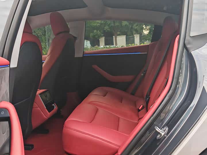 Фото 9 - Tesla Model 3