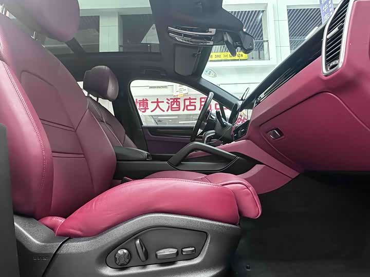 Фото 16 - Porsche Cayenne