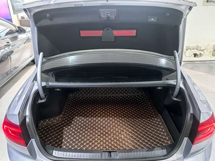 Фото 12 - Volkswagen Magotan