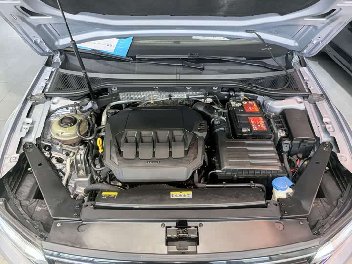 Фото 14 - Volkswagen Magotan