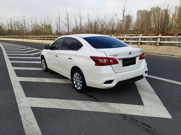 Фото 4 - Nissan Sylphy