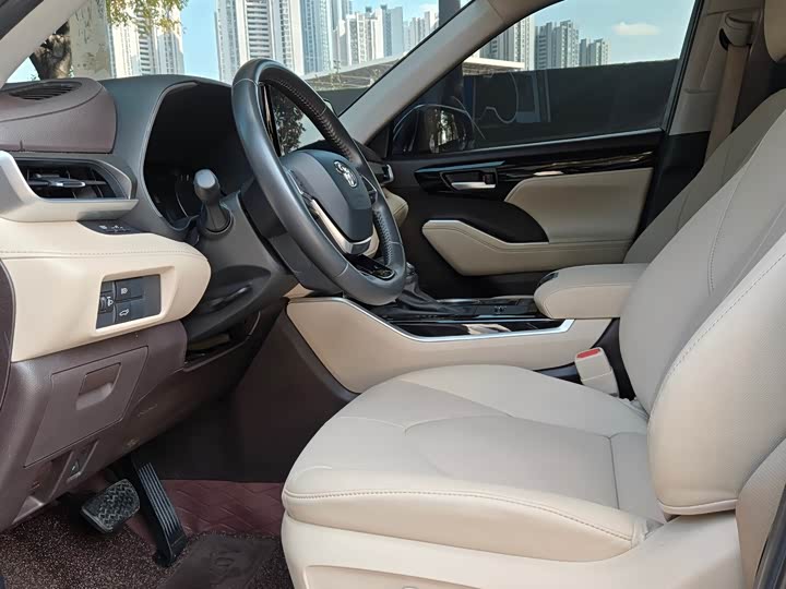 Фото 22 - Toyota Highlander