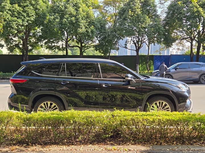 Фото 4 - Toyota Highlander