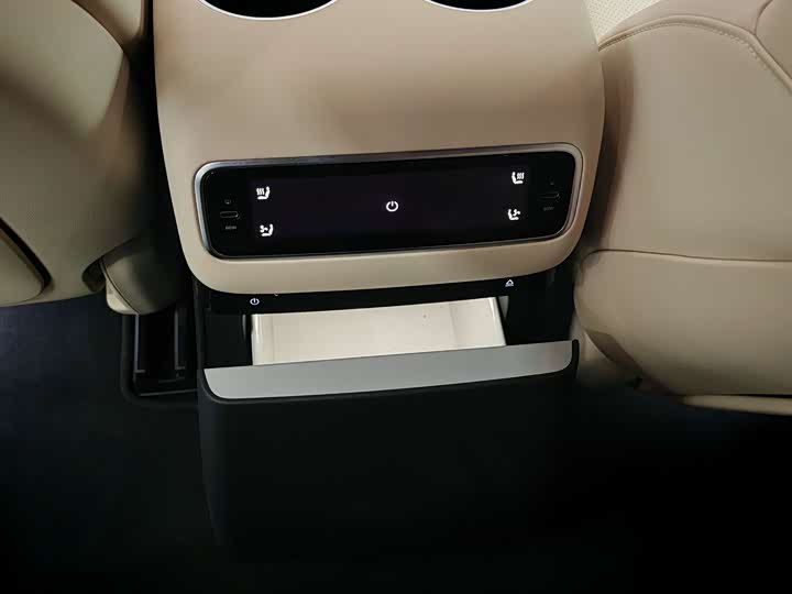 Фото 17 - LiXiang L9