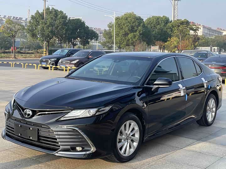 Фото 1 - Toyota Camry